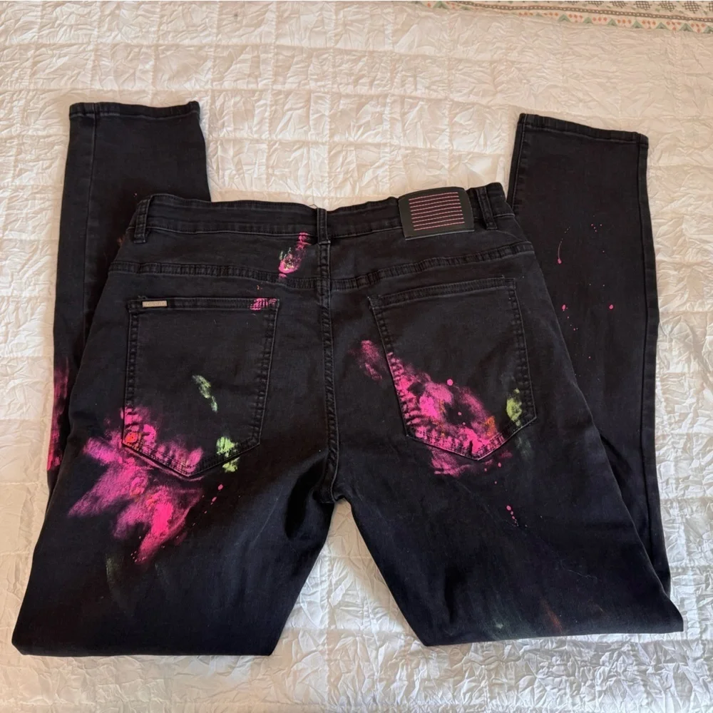 Stylish Black and Pink Women's Jeans - Picture 3 of 4